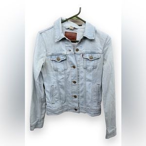 Levi’s Strauss light wash 4 pocket relaxed fit distressed denim jacket XS